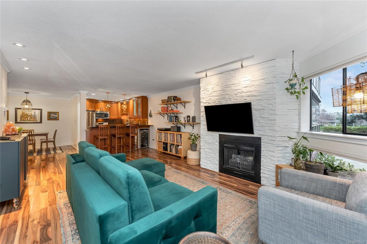 204-406 Simcoe St