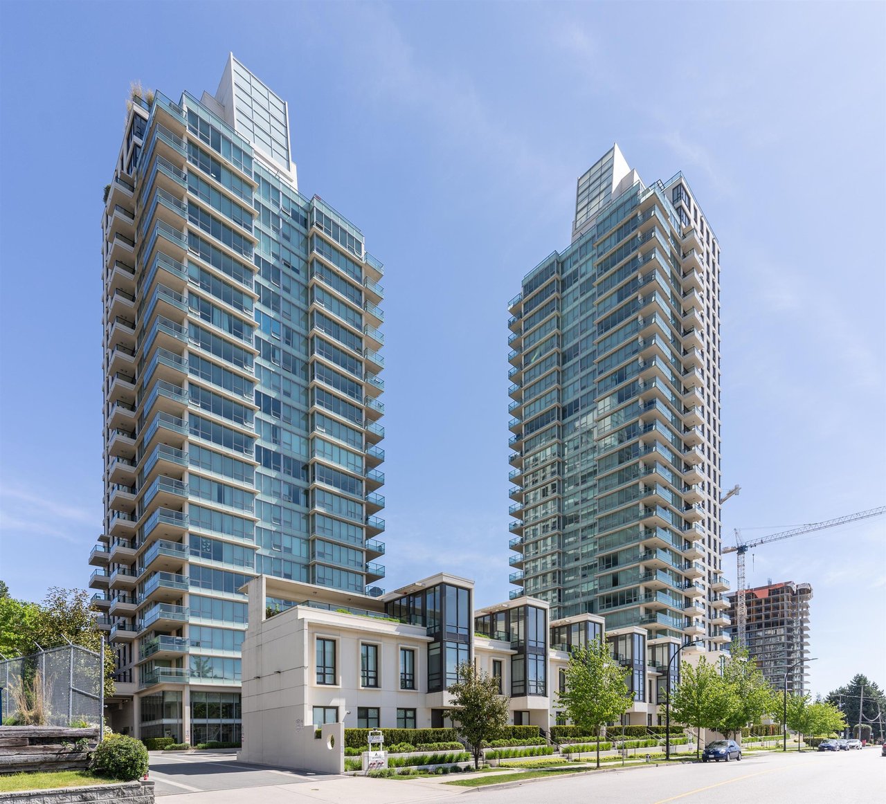 1605-2200 Douglas Rd