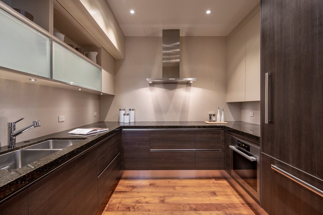 "As New" Contemporary View Apartment