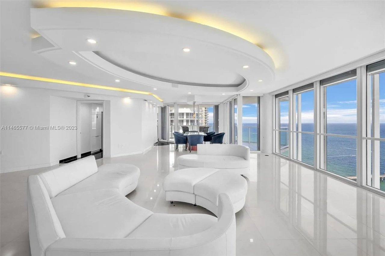 16445 Collins Ave Apt 2626