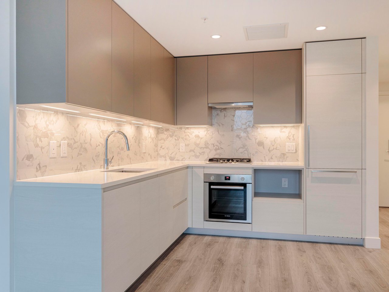 1106-8188 Fraser St