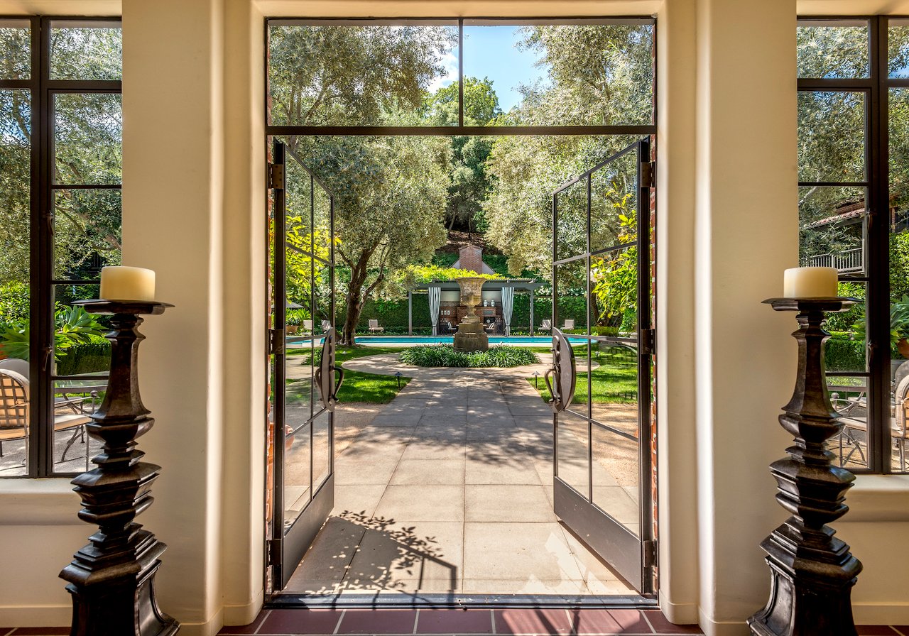 Sulphur Springs Avenue, St. Helena