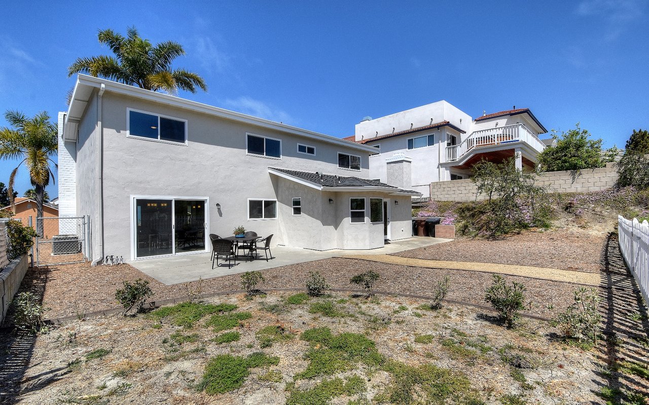 933 Avenida Salvador