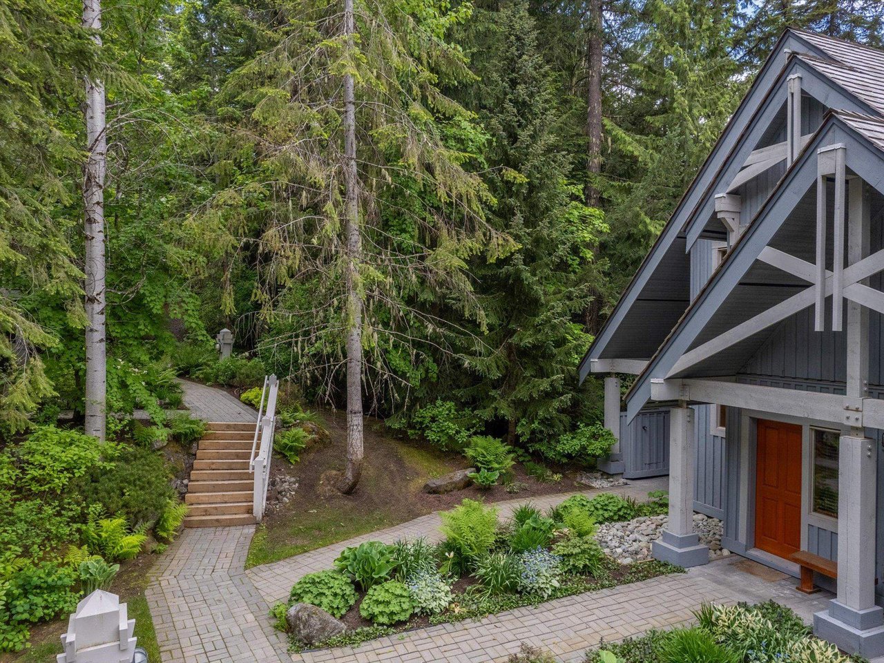 21-4661 Blackcomb Wy