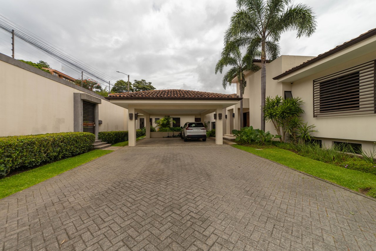 City Family Home, Escazu, San Jose