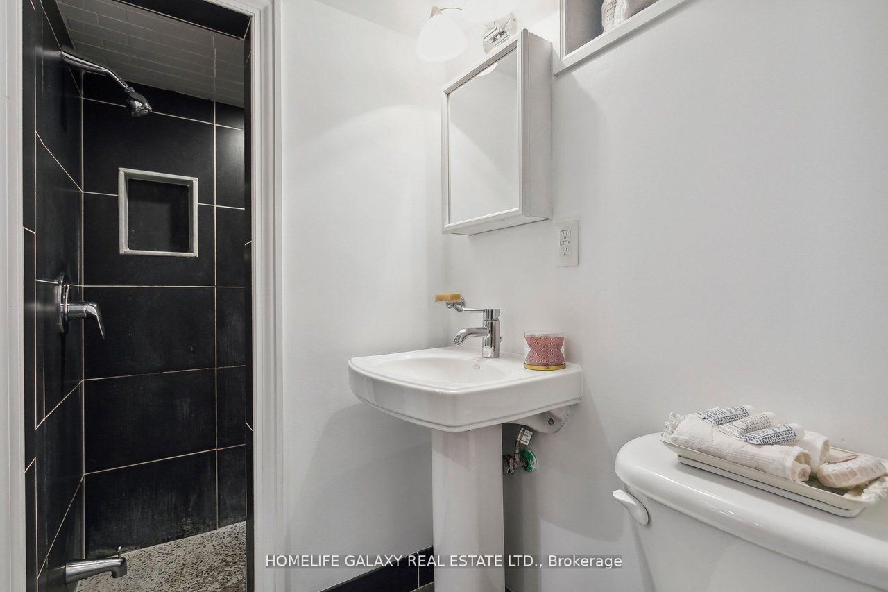 16 Jerome St