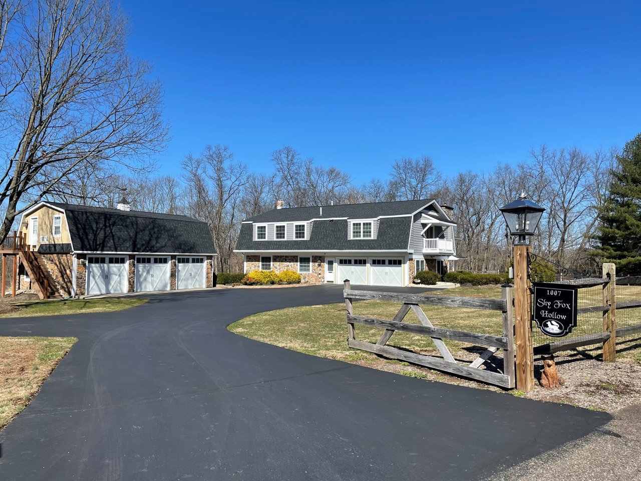 1007 COLONIAL DR
