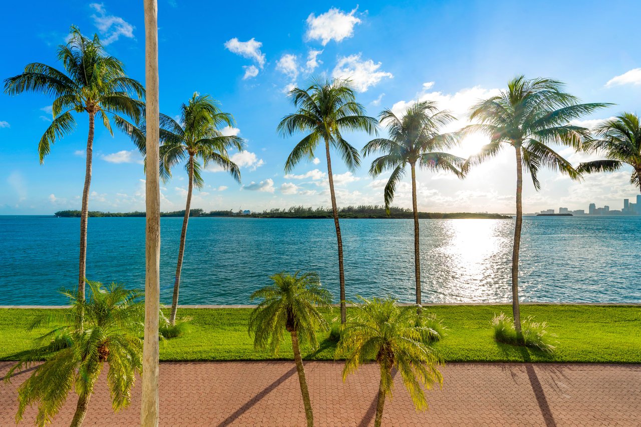 2426 FISHER ISLAND DR