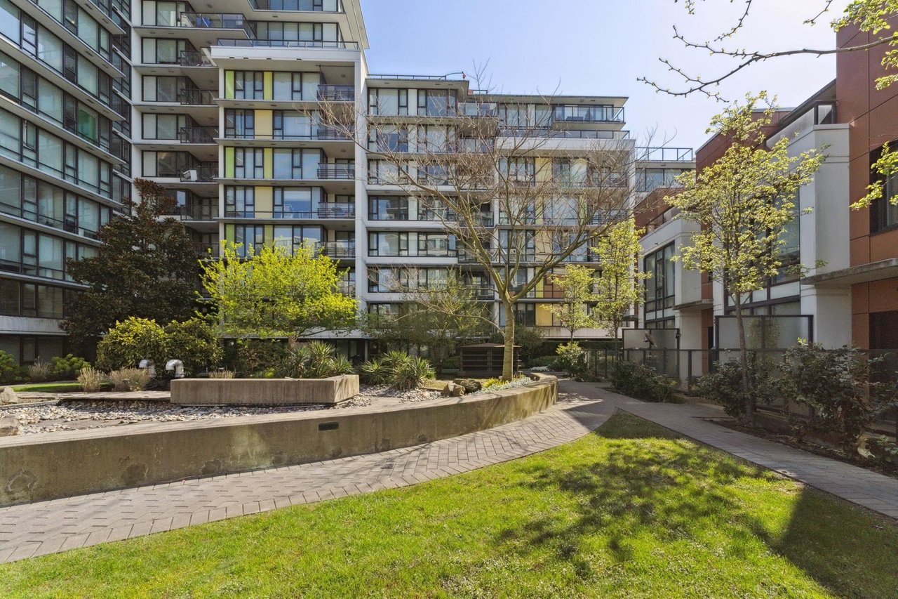 713-7988 Ackroyd Rd