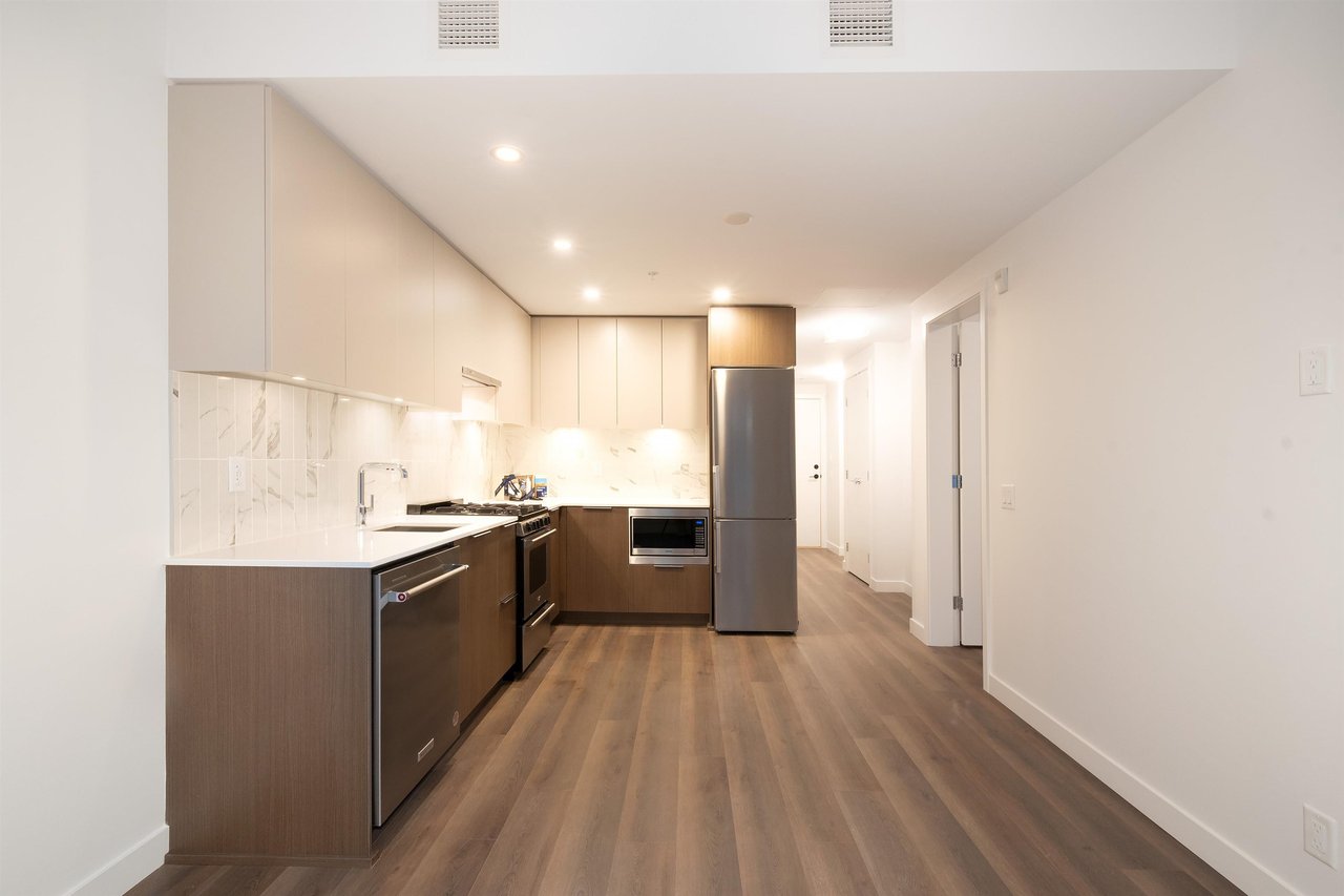 216-645 Como Lake Avenue, Coquitlam