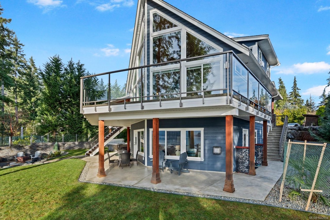 7364 Lakefront Dr, Lake Cowichan