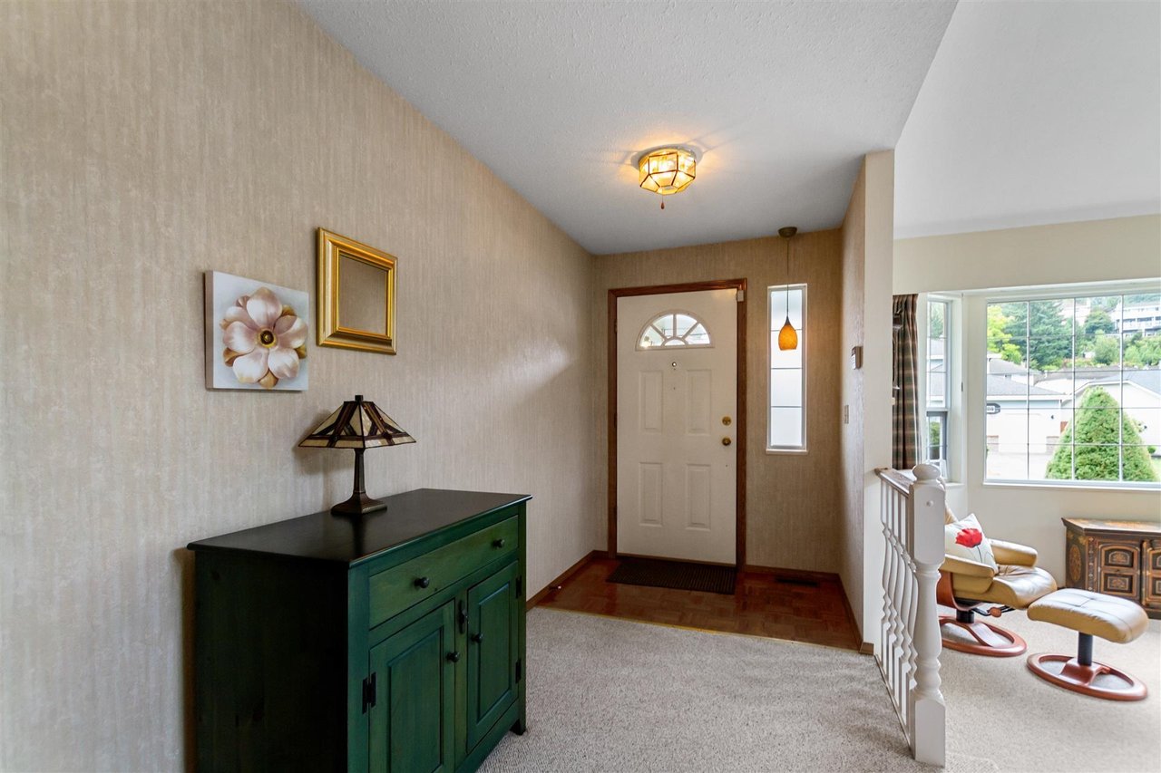 15 Ravine Dr