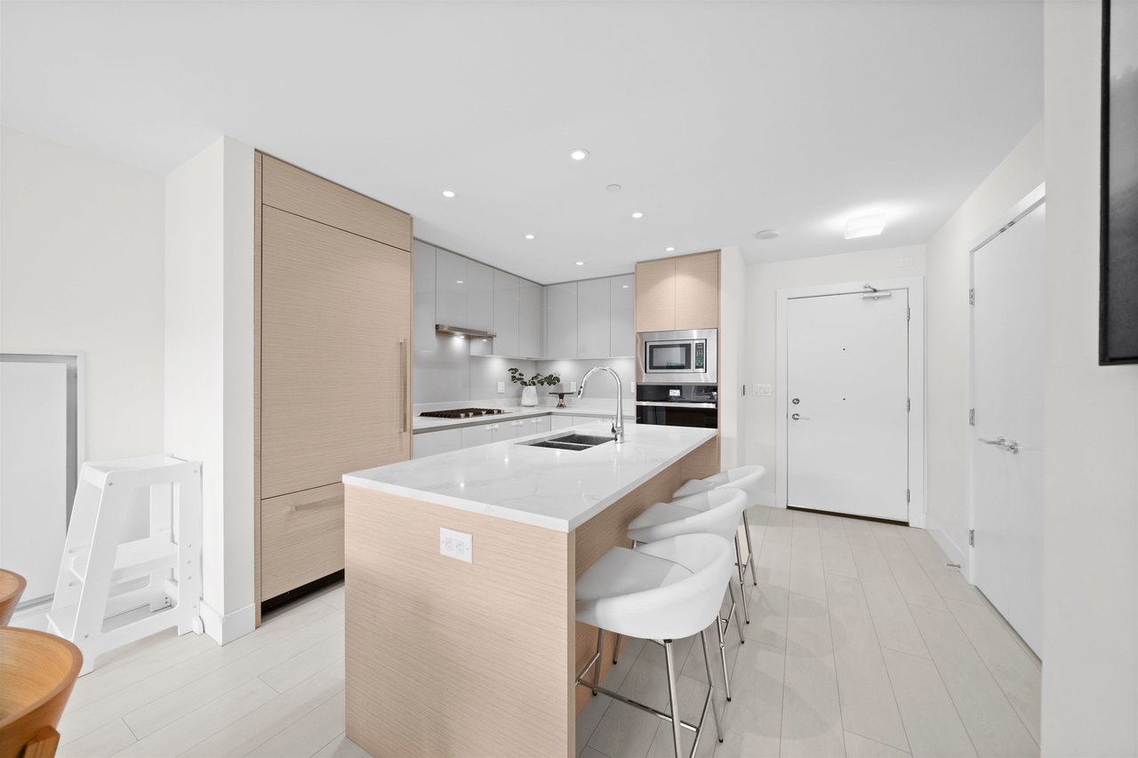 208-3538 Sawmill Cres