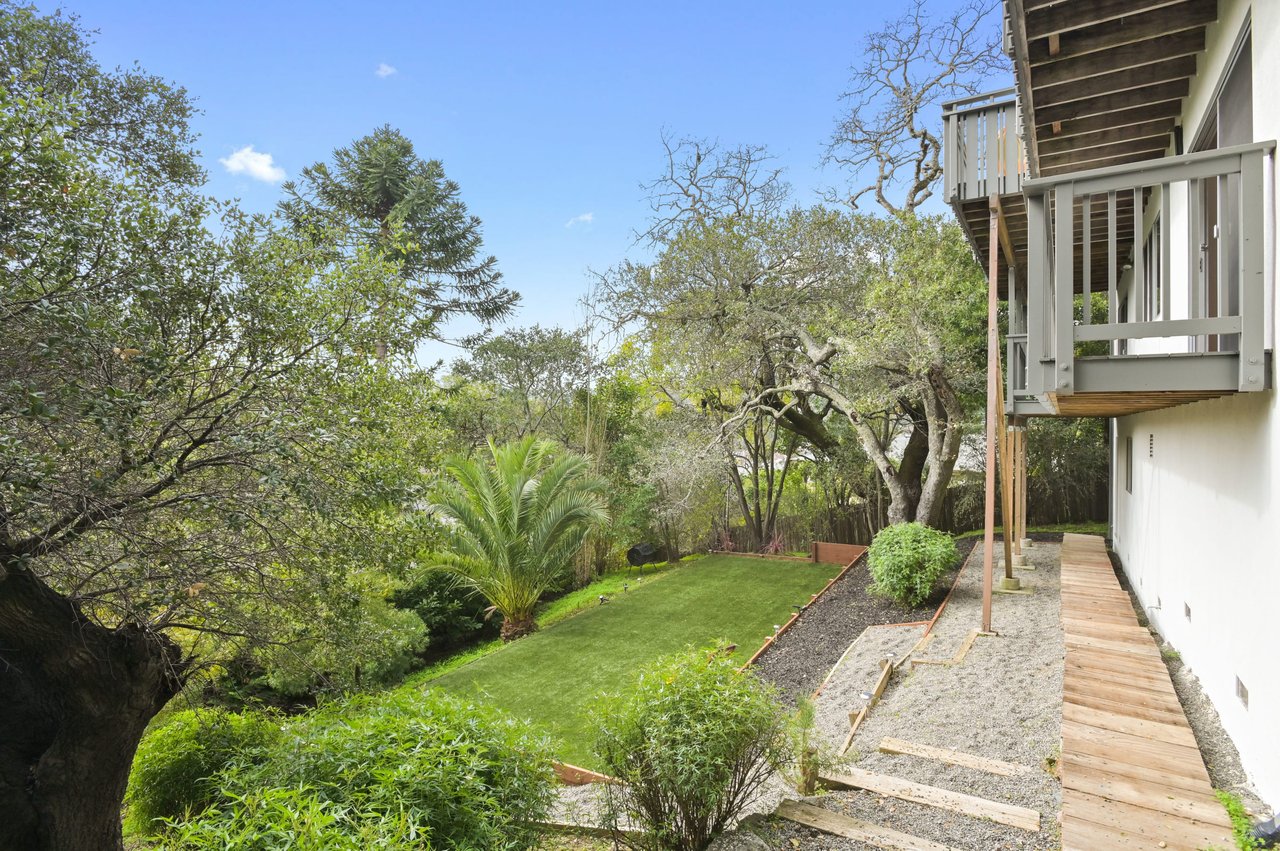 33 Bonnie Brae Dr