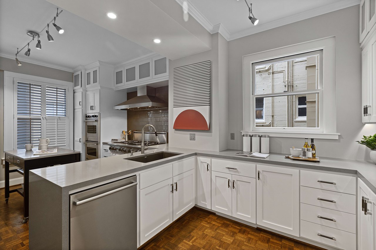 Grand New York-Style Condominium at 840 Powell