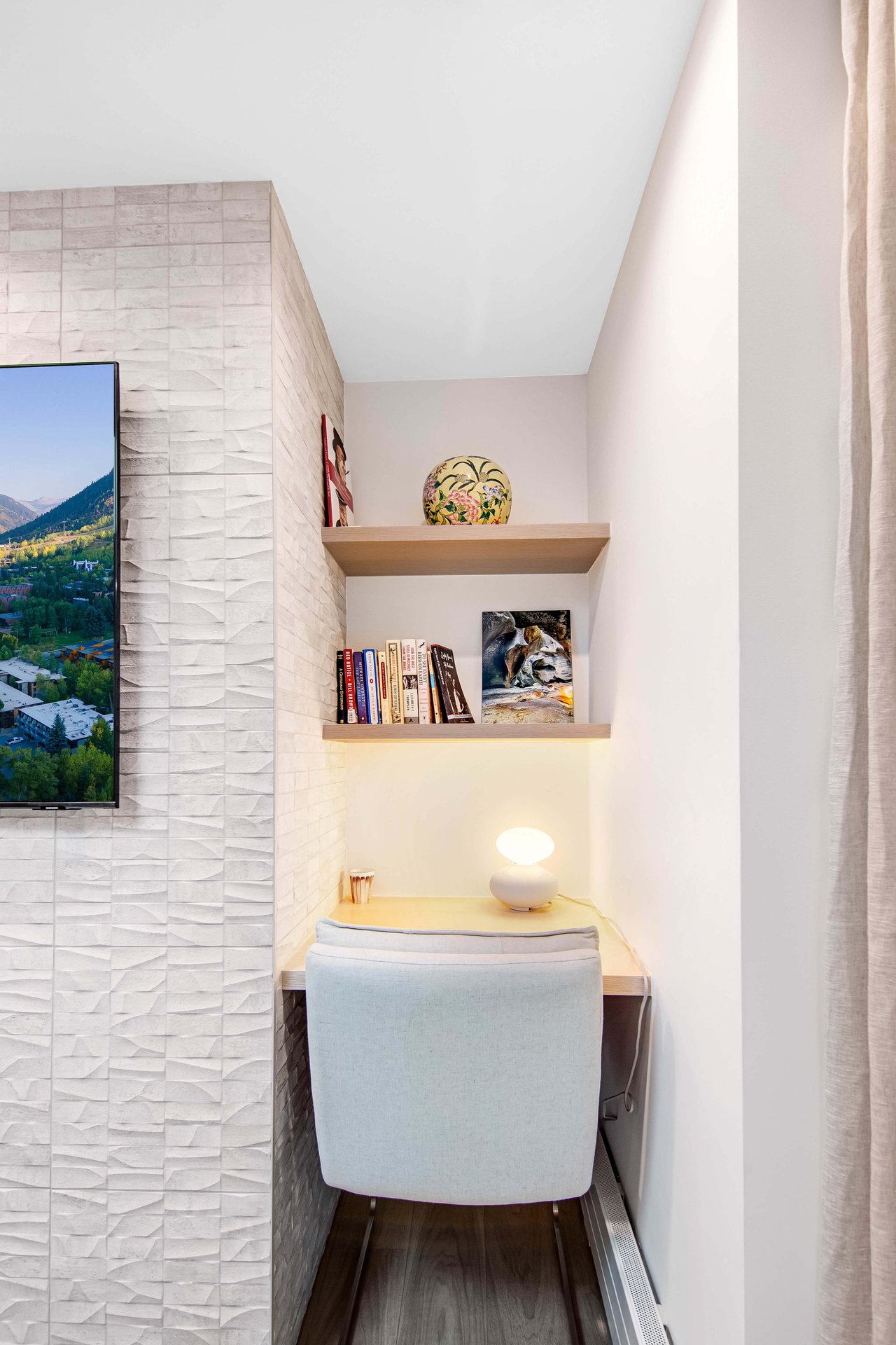 Top-Floor Unit with Views of Aspen Mountain