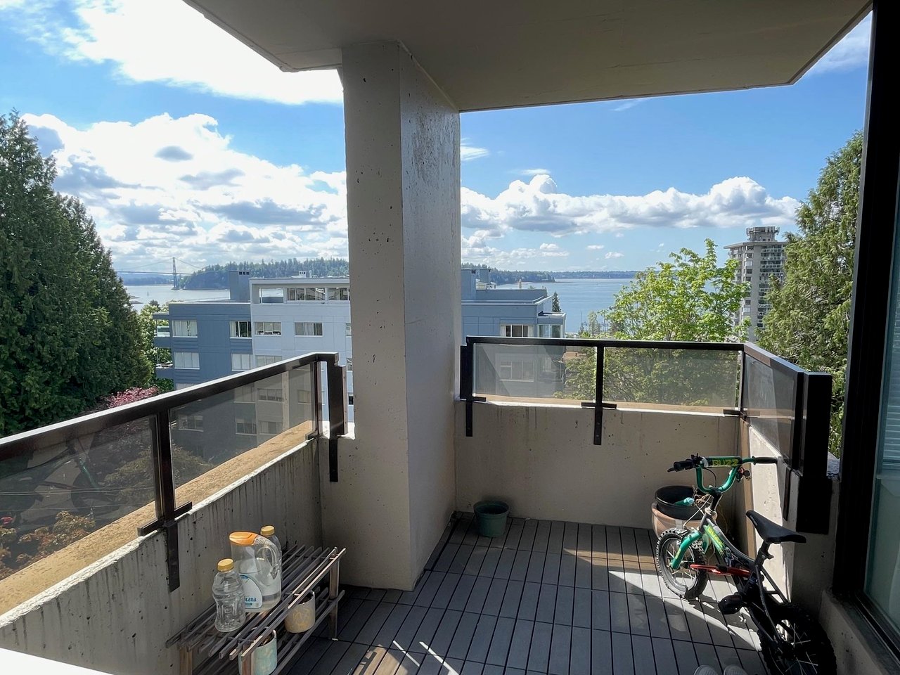 702-1737 Duchess Ave
