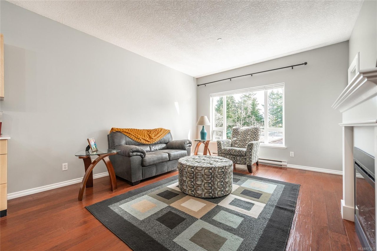 303-2823 Jacklin Rd