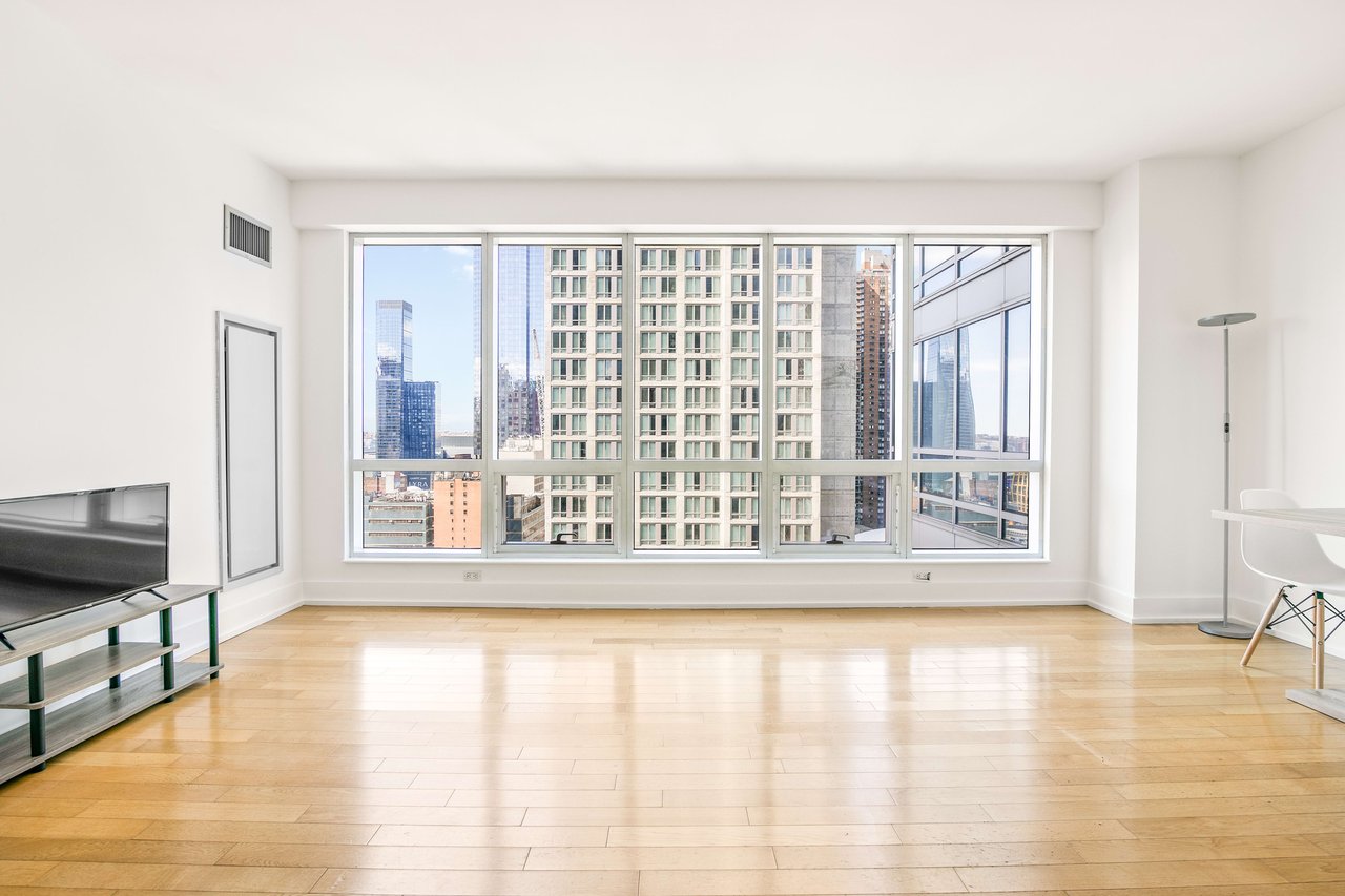 350 W 42nd St, Unit 17M