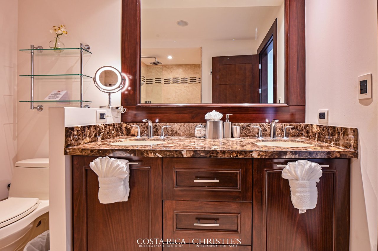 360 - 306 Splendor Condo