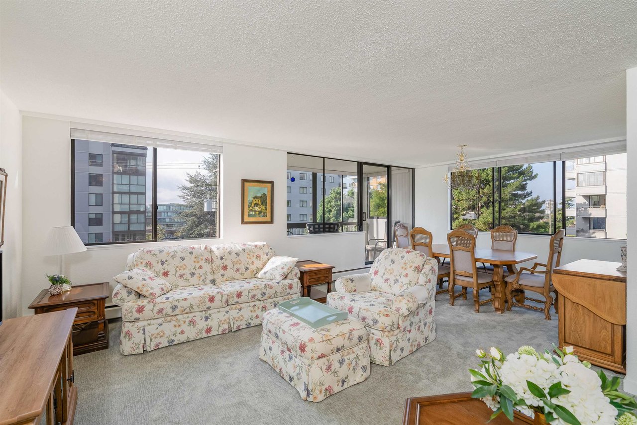302-555 13th Street, West Vancouver