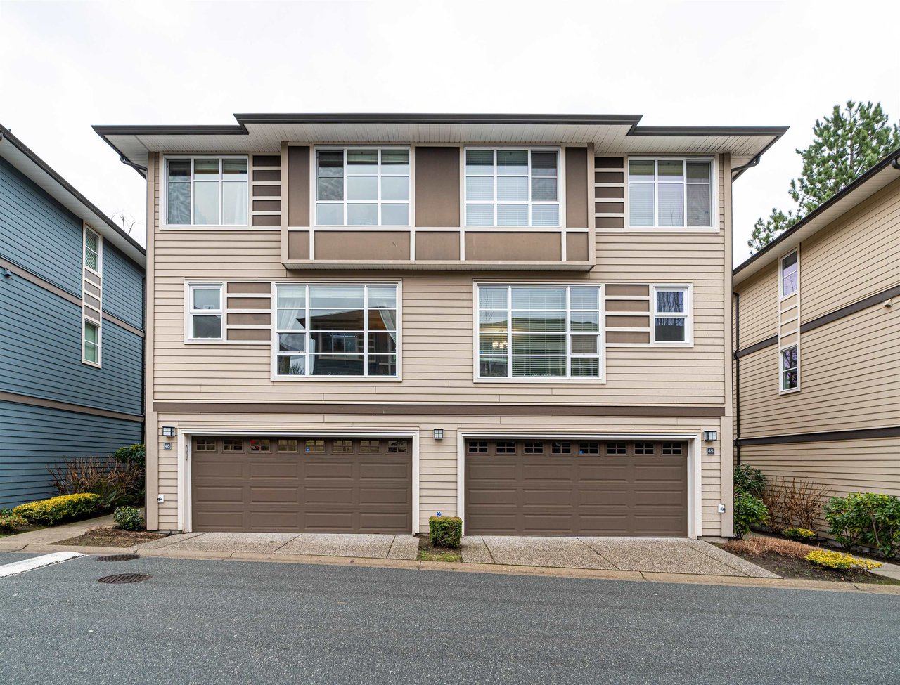 46-15405 31 Ave