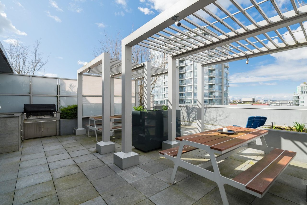 228-108 E 1st Ave