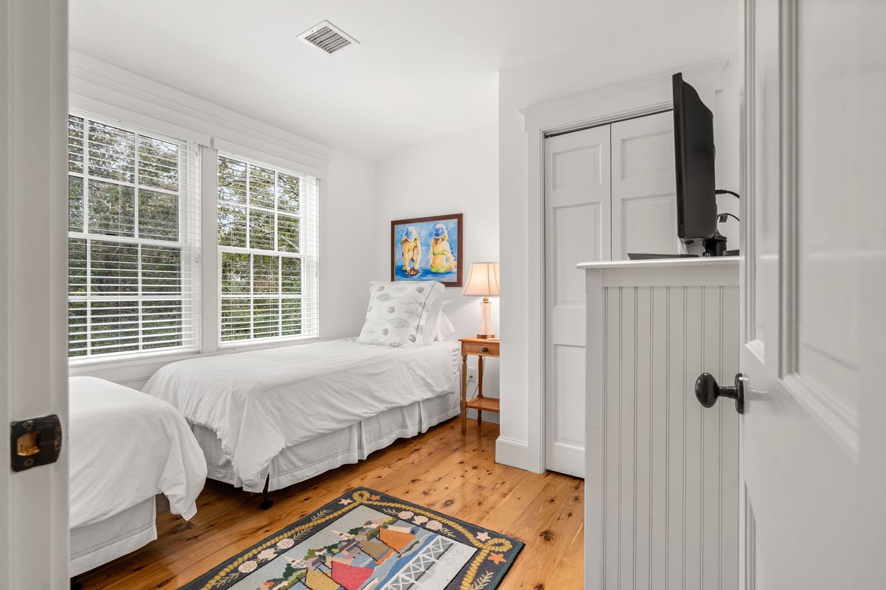 6 Oak Hollow Ln