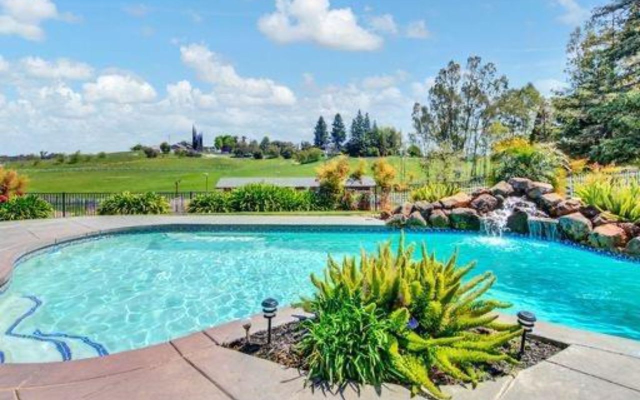4242 Shady Creek Ln