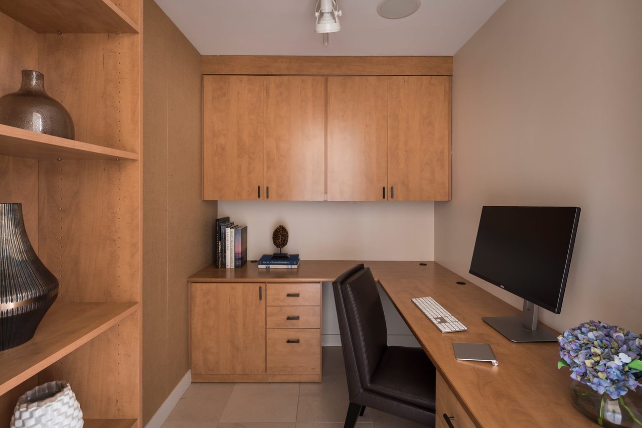 Two Bedroom Condo With Landmark Views