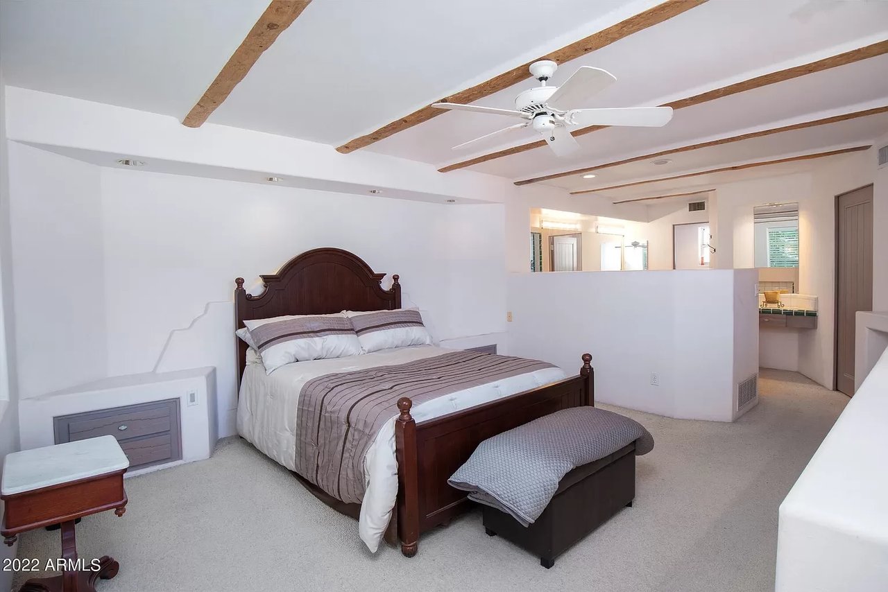 1049 N VILLA NUEVA DR