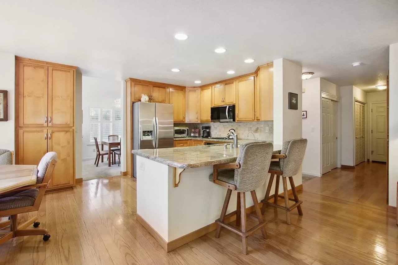 3861 Robie Lee Way