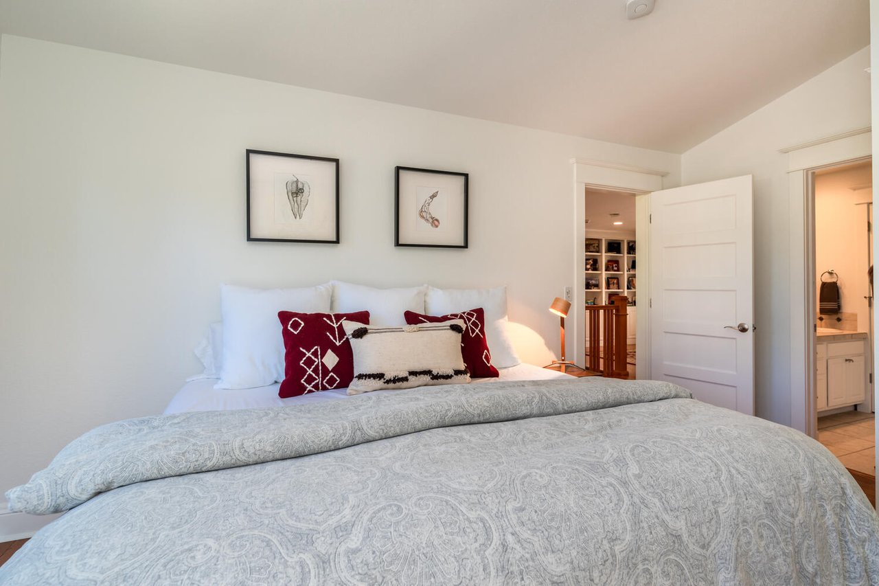 1686 Sunset Blvd