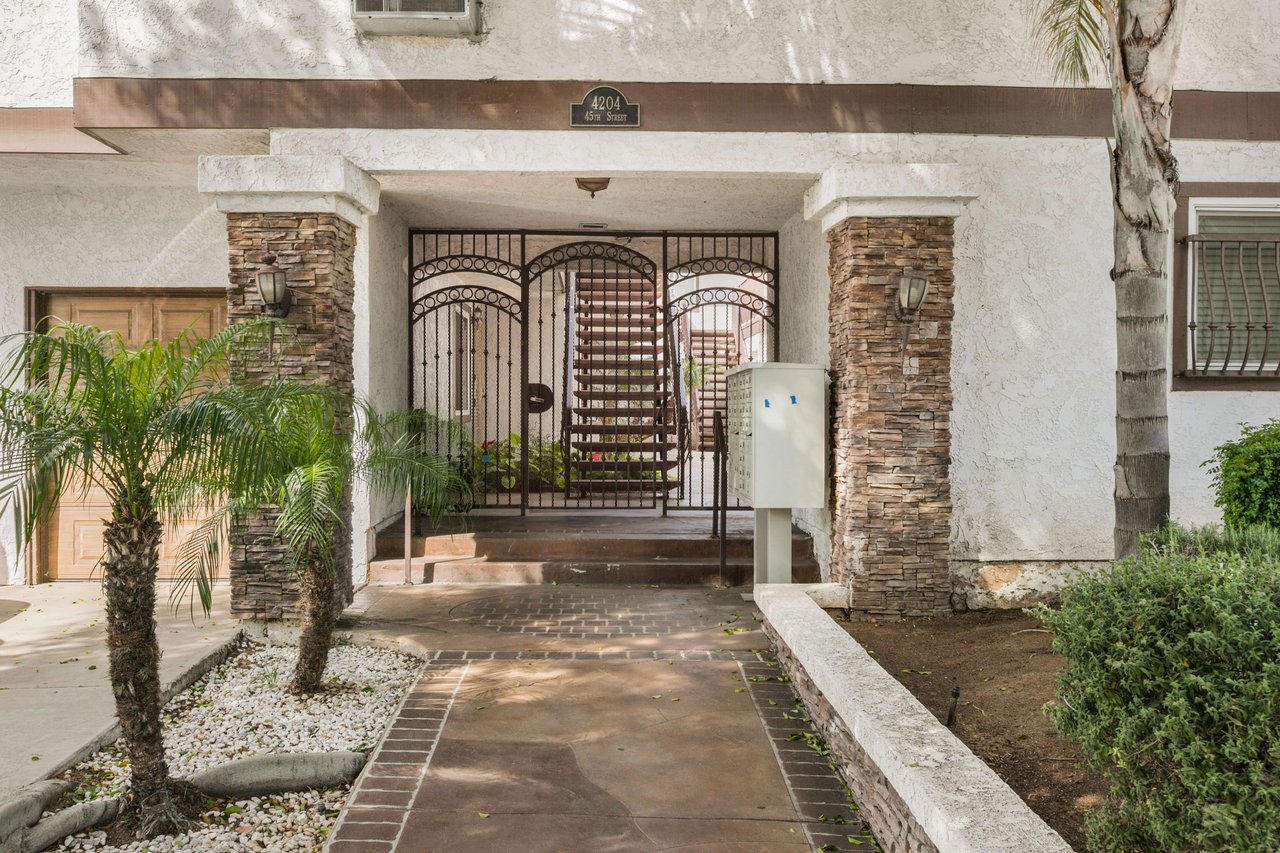 Spectacular 1 bedroom condo