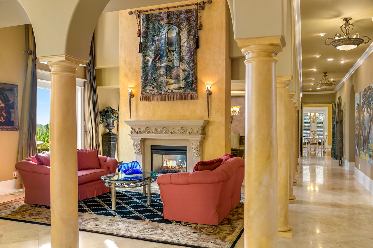 Clyde Hill Villa 