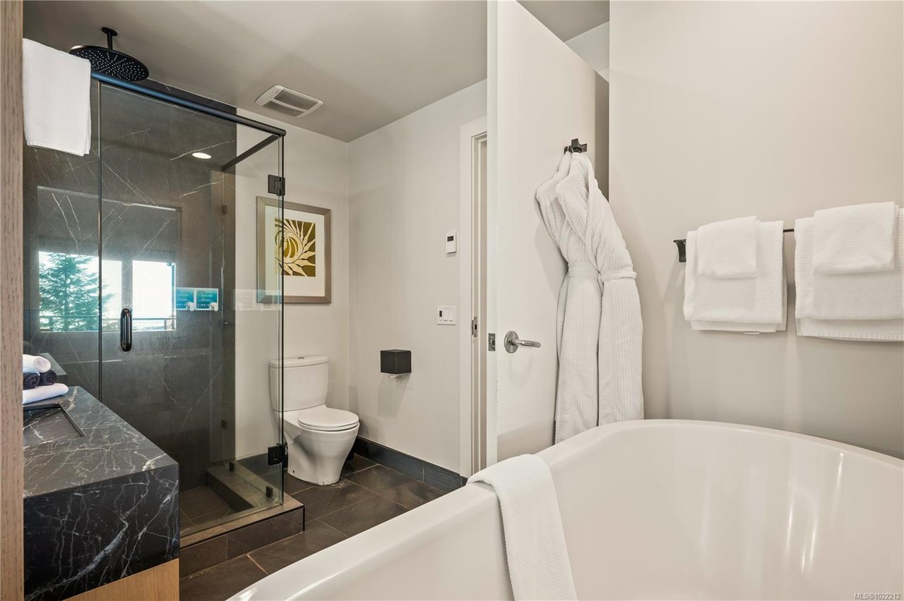 1602-596 Marine Dr