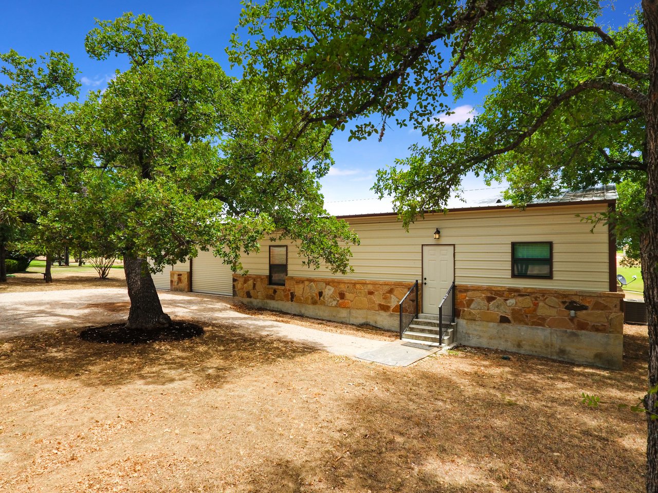 1138 Skyline Dr