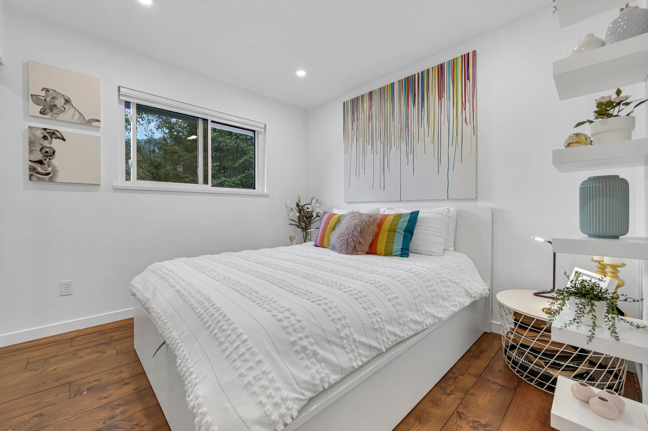2554 Jura Cres