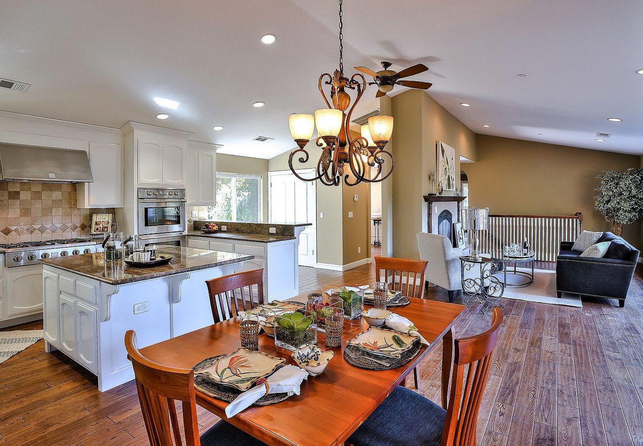 9845 Palisade Dr