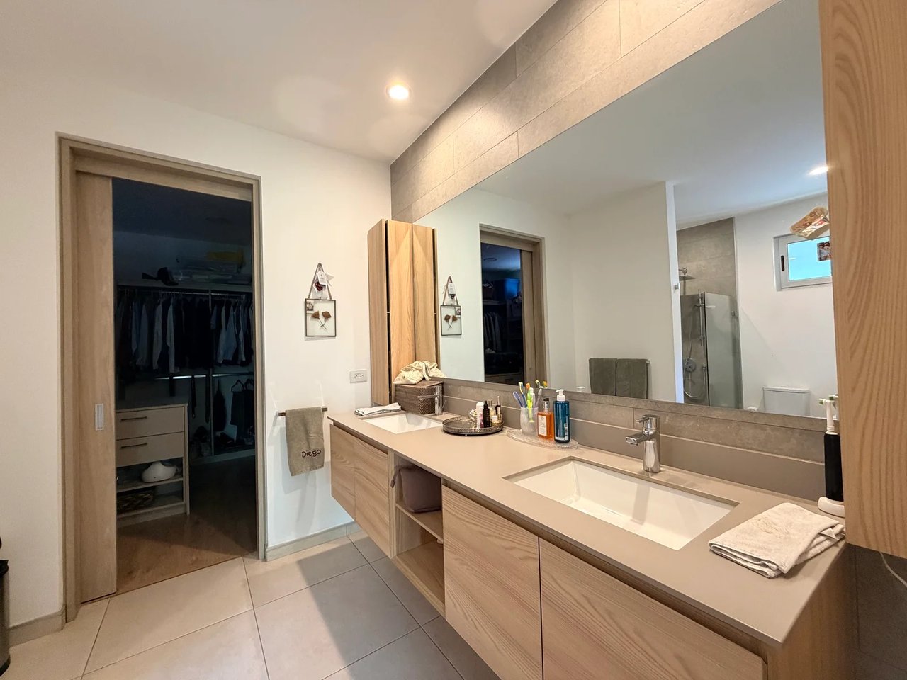 Contemporary Corner Condo, Santa Ana, San Jose