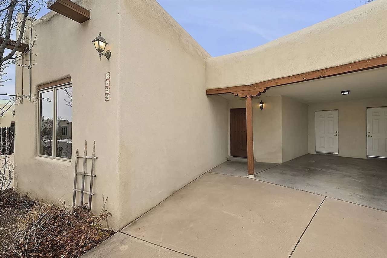 3246 La Paz Ln