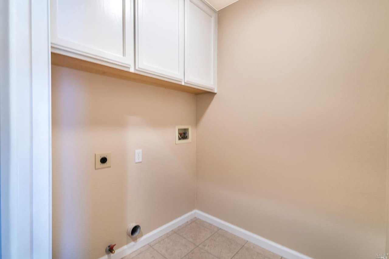 2093 Pinercrest Dr