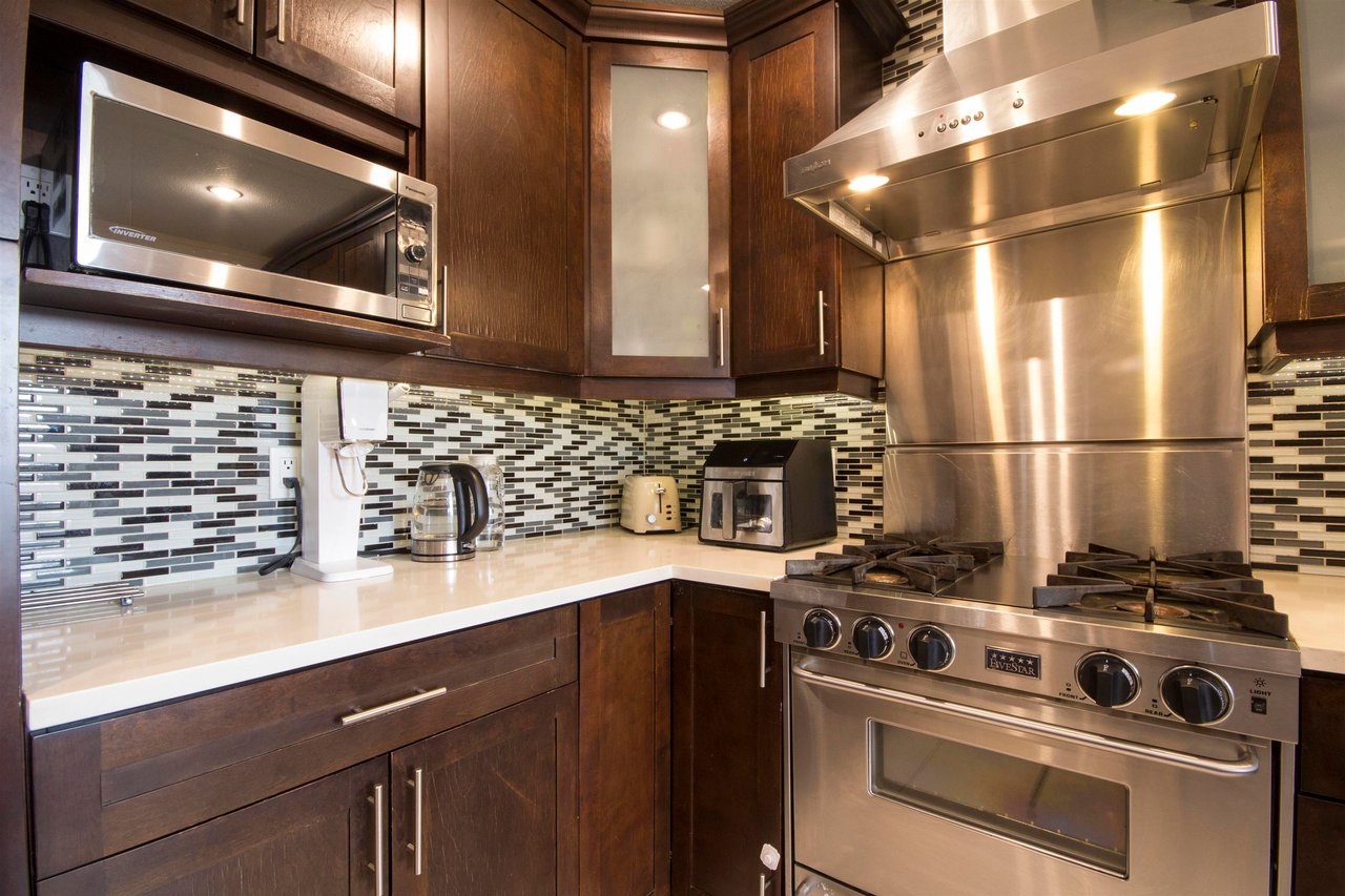 64 W 39th Ave