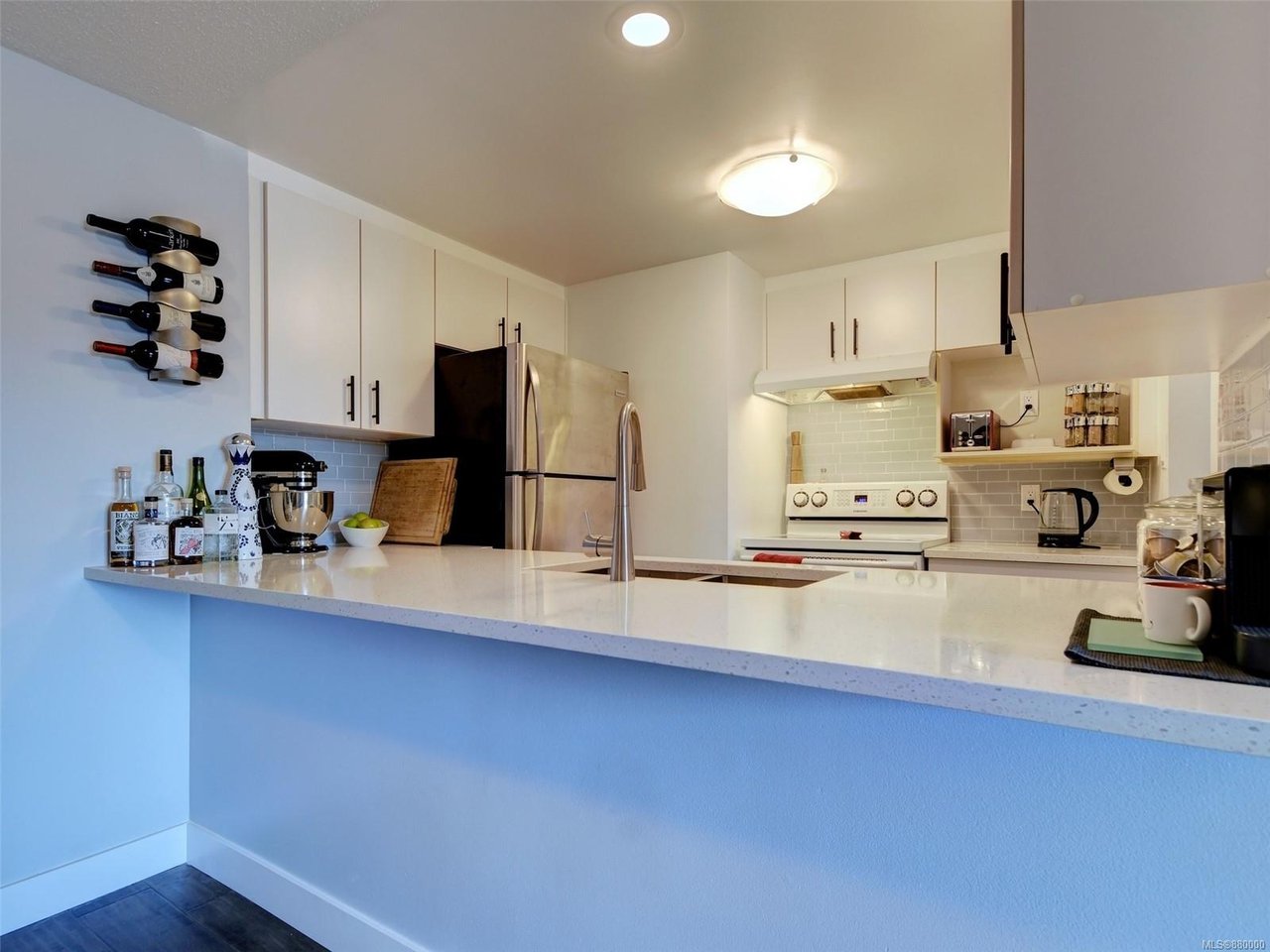 207-873 Esquimalt Rd