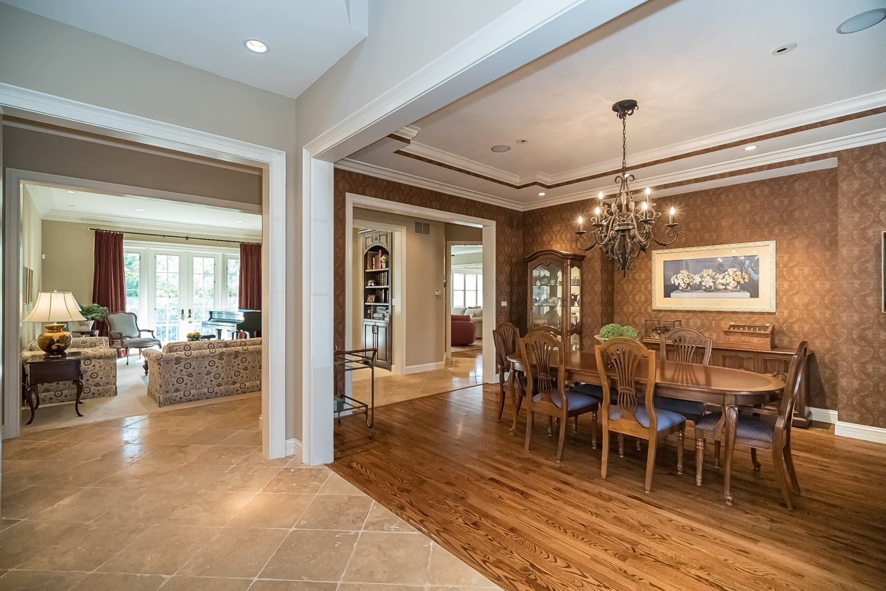 Carefree Luxury Living in Ladue Schools