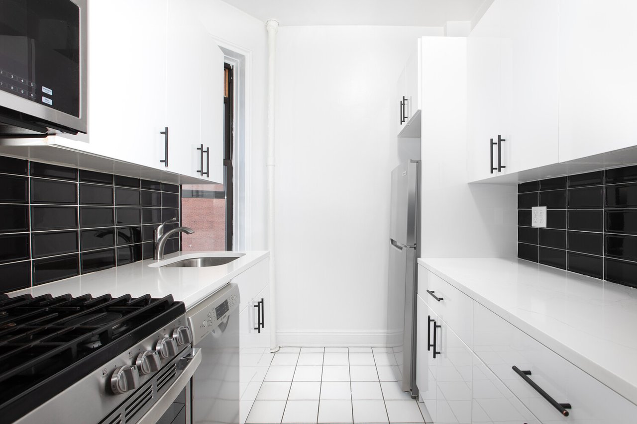 210 East 38th Street, Apt 4H
