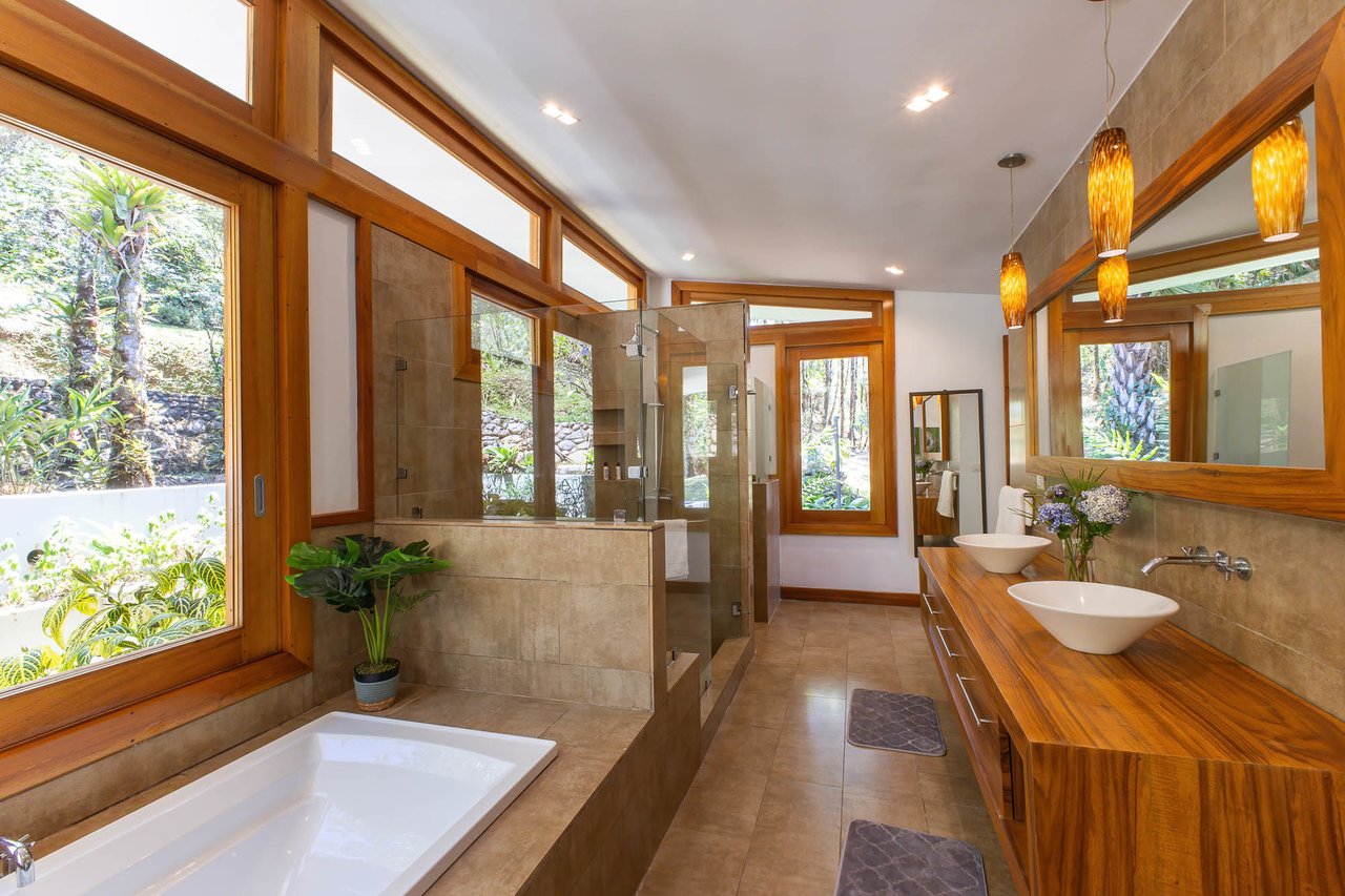 Luxurious Mountain Villa Retreat, Perez Zeledon, San Jose
