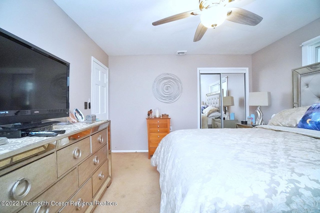 48 Mount Rushmore Dr