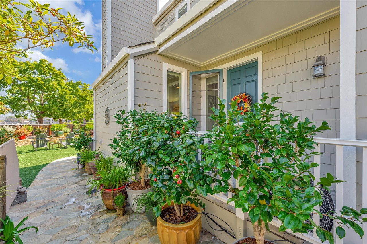 17 Crystal Creek Ct