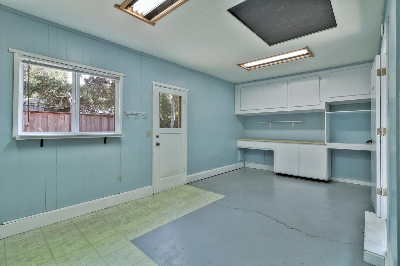 2887 Oak Knoll Rd